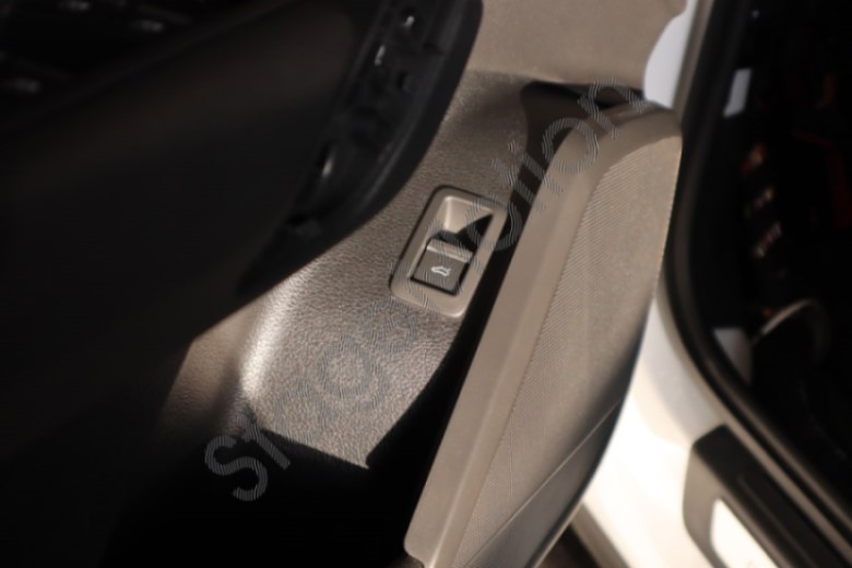 Pulsador de puerta trasera del conductor con botón pulsador para Audi Q5 FY