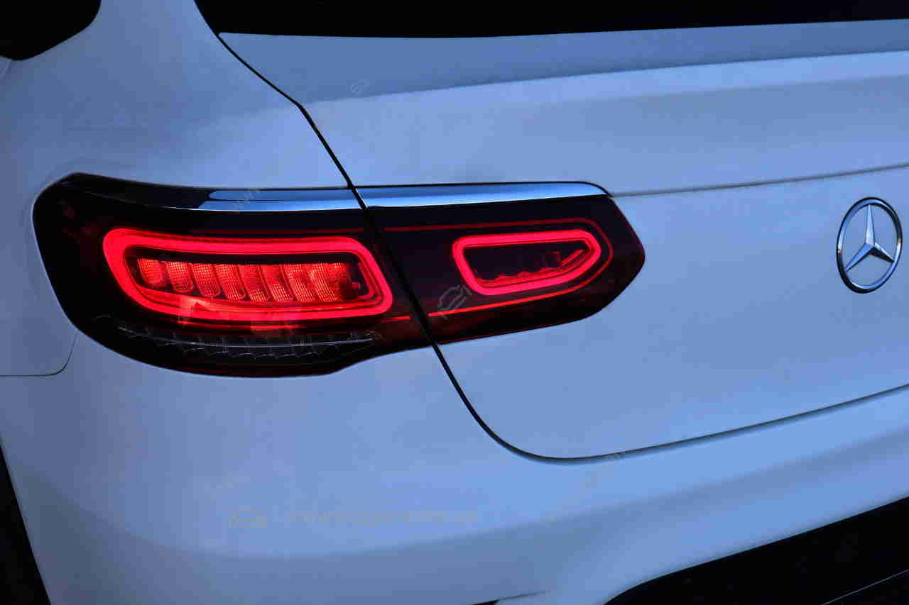 Kit luces traseras LED oscurecidas para restyling para Mercedes Benz GLC C253