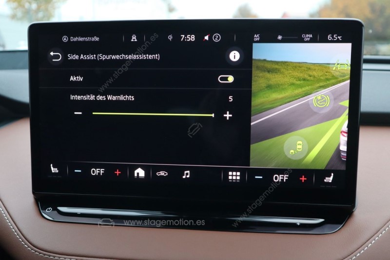 Asistente de cambio de carril incluido asistente de tráfico trasero para Skoda Enyaq 5A